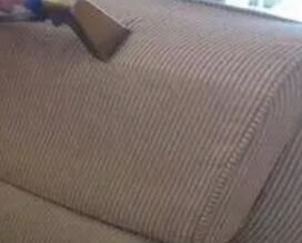 怎么清潔和保養(yǎng)沙發(fā)呢？