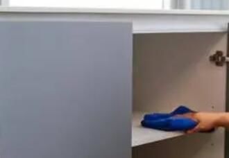 在室內(nèi)進行保潔的時候，要注意什么？